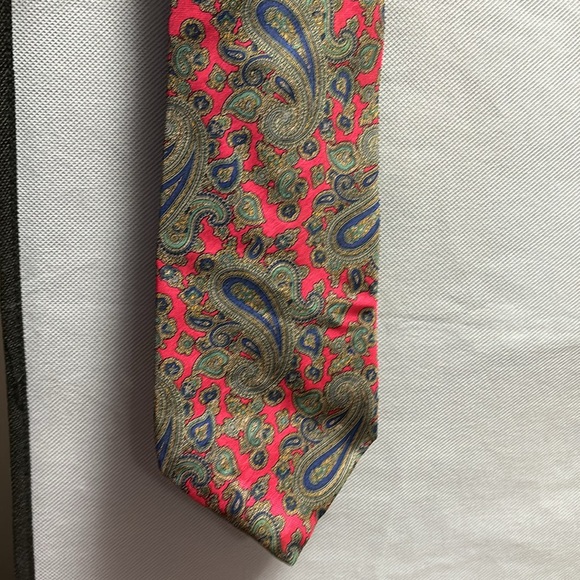Men’s silk tie, looks new. Great shape. - Picture 2 of 3